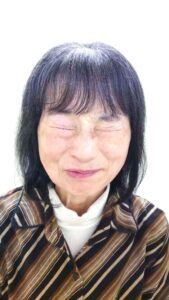 強く閉眼